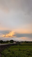 夕日に染まった雲と空