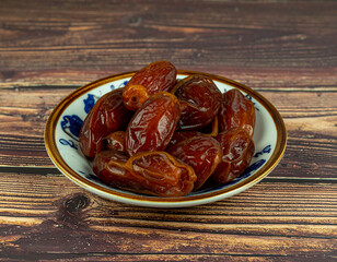 Fototapeta premium Dates on Plate – Fresh Sweet Dates Served on Traditional Dish with Natural Light and Clean Background, Ideal for Ramadan, Iftar, Suhoor, Middle Eastern Culture, and Healthy Organic Food Themes