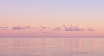 Naklejka premium A pastel gradient sky over a calm ocean horizon, with faint clouds and soft reflections in the water