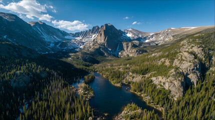Obraz premium Aerial drone view of Rocky Mountain National Park with majestic peaks, green forest, and clear sky, showcasing stunning natural landscape and outdoor wilderness beauty.