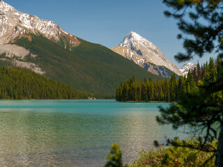 Snow-capped peaks and turquoise water of Maligne Lake, Jasper National Park, Canada
