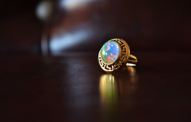  opal Is a gem that has beautiful colors Rare and expensive