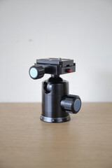 Compact ballhead tripod head with quick release system