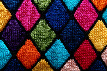 Fototapeta premium A vibrant and colorful patterned fabric featuring a diamond design, perfect for crafting or home decor projects.