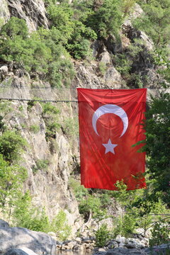 G&ouml;yn&uuml;k Canyon flag of turkey