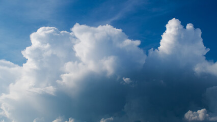 Temps orageux et cumulonimbus