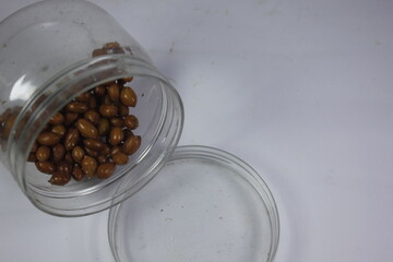 Fried peanuts have a crunchy and savory taste.
