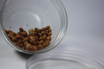 Fried peanuts have a crunchy and savory taste.