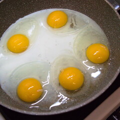 A large 5 egg fried n a pan. Close