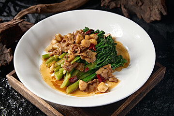 Stir-fried pork belly with garlic and broccoli sprouts