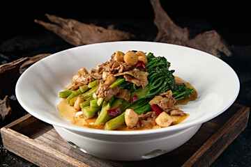 Stir-fried pork belly with garlic and broccoli sprouts
