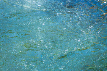 初夏の日差しに輝く清流の流れ23