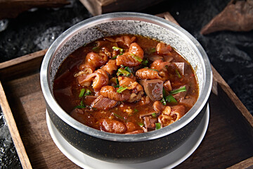 Jianghu cuisine stone pot duck blood stewed pork intestines
