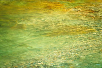 初夏の日差しに輝く清流の流れ79