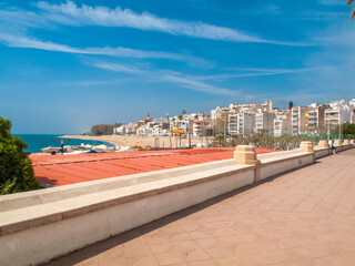 Playa y paseo marítimo de Sant Pol de Mar​ en la provincia de Barcelona, Cataluña, España