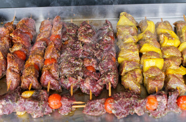 Brochettes de viande cuite à la plancha