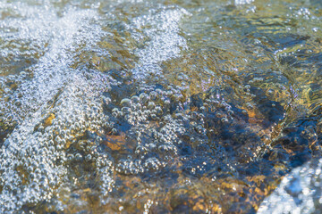  初夏の水辺　清流の流れアップ126
