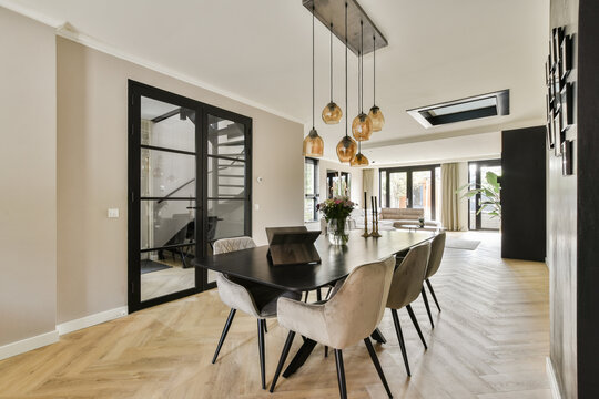 Modern Dining Room with Elegant Decor