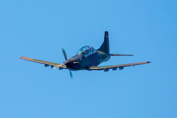 Avión de hélice de entrenamiento