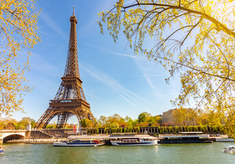 Fototapeta premium Eiffel tower and Seine river in Paris, France