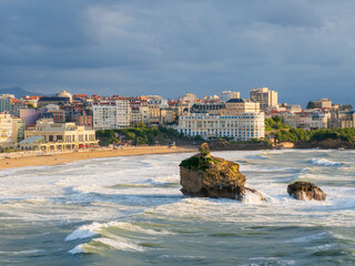 La roche ronde, la grande plage et le casino Bellevue vus depuis l'esplanade du phare de Biarritz