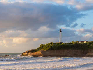 Le phare de Biarritz au coucher du soleil