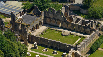 vue aérienne des ruines de l'ancienne partie historique de l'Abbaye d'Orval en Belgique
