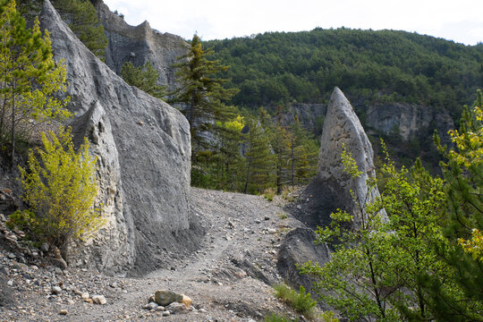L'entr&eacute;e du site des demoiselles coiff&eacute;es de Rousset