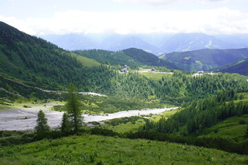 Obraz premium The Dachstein Mountains, also known as Dachstein, are part of the Northern Eastern Alps. The highest peak, at 2,995 m above sea level, is the Hoher Dachstein in Styria, Austria. 