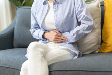 woman have stomach pain from menstruation