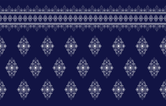 Geometric ethnnic oriental seamless pattern. Tribal ethnic vector texture. Seamless striped pattern in Aztec style. Design for fabric, clothing, carpet, scarf. Ikat pattern. Malayu patterns.