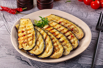 Hot grilled eggplant slices snack