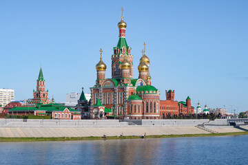 Fototapeta premium The Annunciation Cathedral on the embankment of the Malaya Kokshaga River on a sunny August day, Yoshkar-Ola