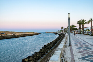 Abendlicher Spaziergang durch die Küstenstadt Lagos vor der wunderschönen Küsten an der Algarve...