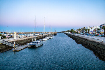 Abendlicher Spaziergang durch die Küstenstadt Lagos vor der wunderschönen Küsten an der Algarve...