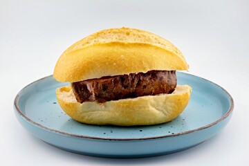 Brötchen mit Fleischkäse