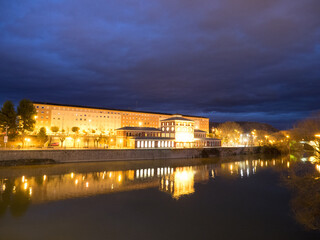 Obraz premium light reflections in the city at night