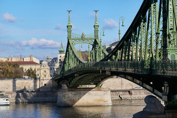 Obraz premium The Liberty Bridge or Freedom Bridge in Budapest, Hungary, connects Buda and Pest across the Danube river
