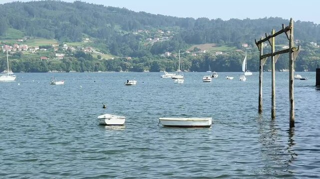 barquitos peque&ntilde;os en un lago