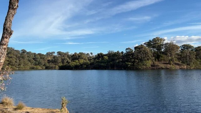 Lake Lyell Lithgow pan left-right 