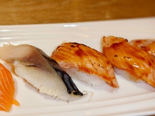 Burnt salmon sushi and saba