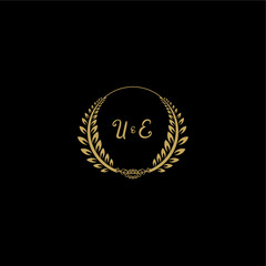 Naklejka premium UE beautiful feminine and elegant wedding monogram initial logo with circle floral gold