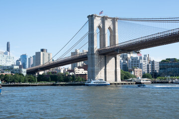 Naklejka premium cenic Bridges Between Manhattan and Brooklyn at Sunrise