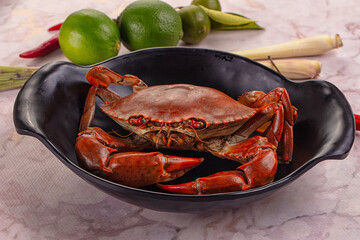 Gourmet steamed crab served lime