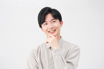 男性　20代　想像する　白背景