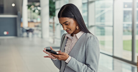 Obraz premium Cellphone, communication and businesswoman in office for contact, email or networking on app. Smile, phone and financial manager with notification for research, negotiation or investment in workplace