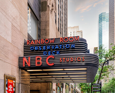 The Rainbow Room entrance, observation deck and NBC studios entrance in Rockefeller Centre, Midtown Manhattan. NYC, New York State, United States of America.