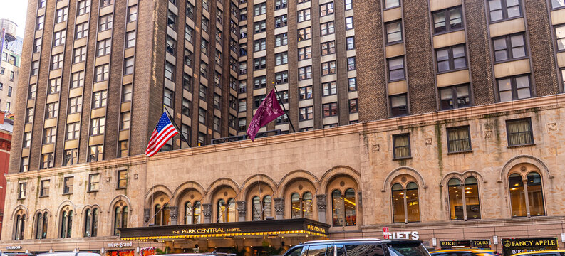 The Park Central Hotel, located southwest of Carnegie Hall, 7th Avenue (between West 55th and 56th Streets) in Midtown Manhattan. NYC, New York State, United States of America. 