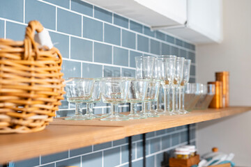 おしゃれに整えられた食器棚