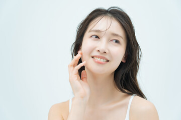 しっとり肌の女性の美容イメージ